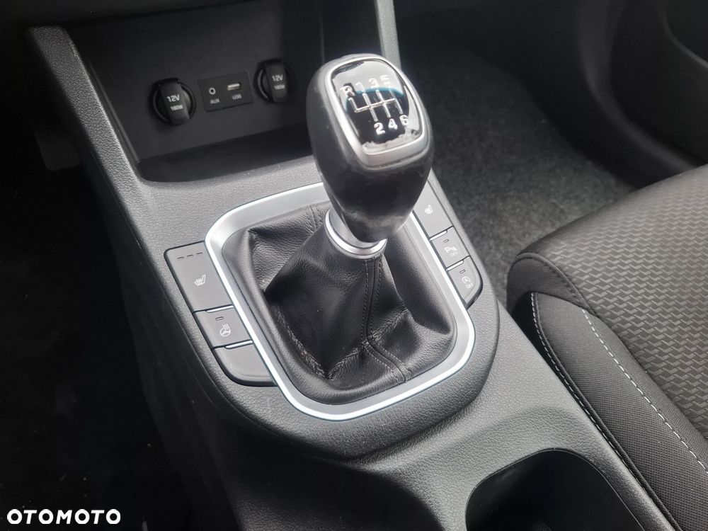 Hyundai i30 1.6 D Comfort - 23