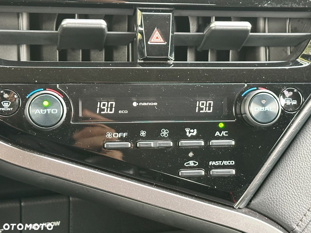 Toyota Camry 2.5 Hybrid Comfort CVT - 25