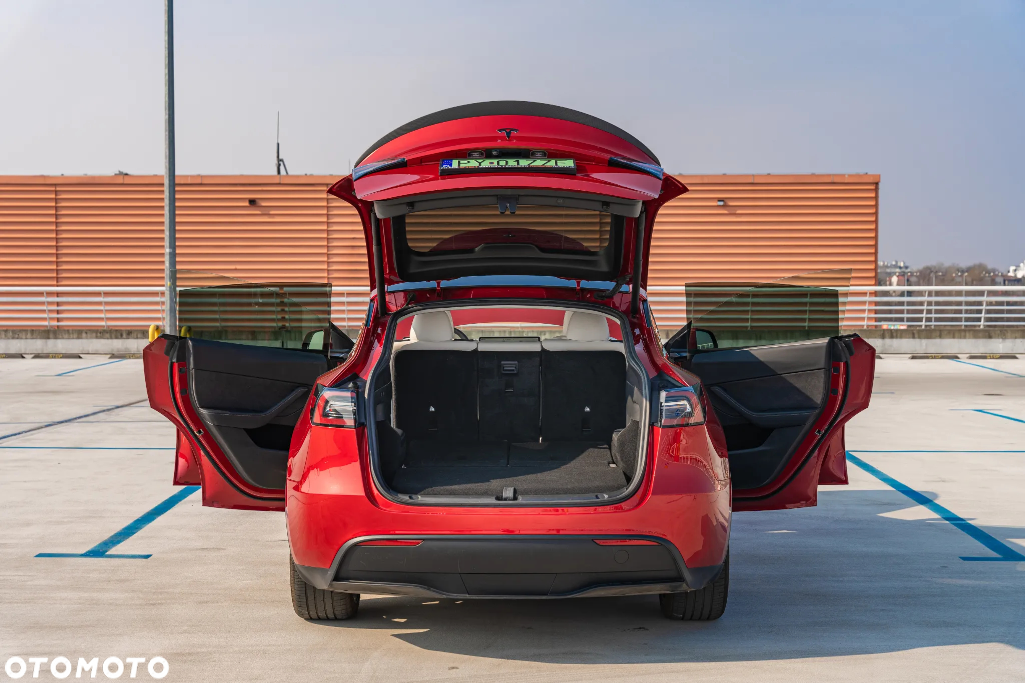 Tesla Y 83.1kWh Long Range AWD - 31