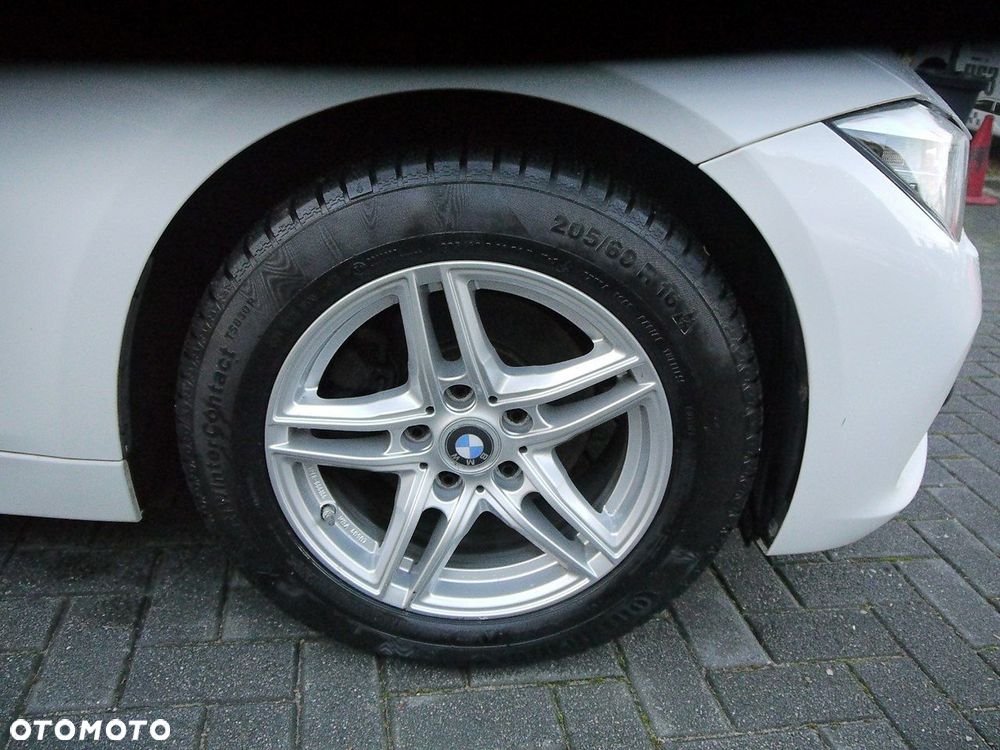 BMW Seria 3 318d Luxury Line - 14