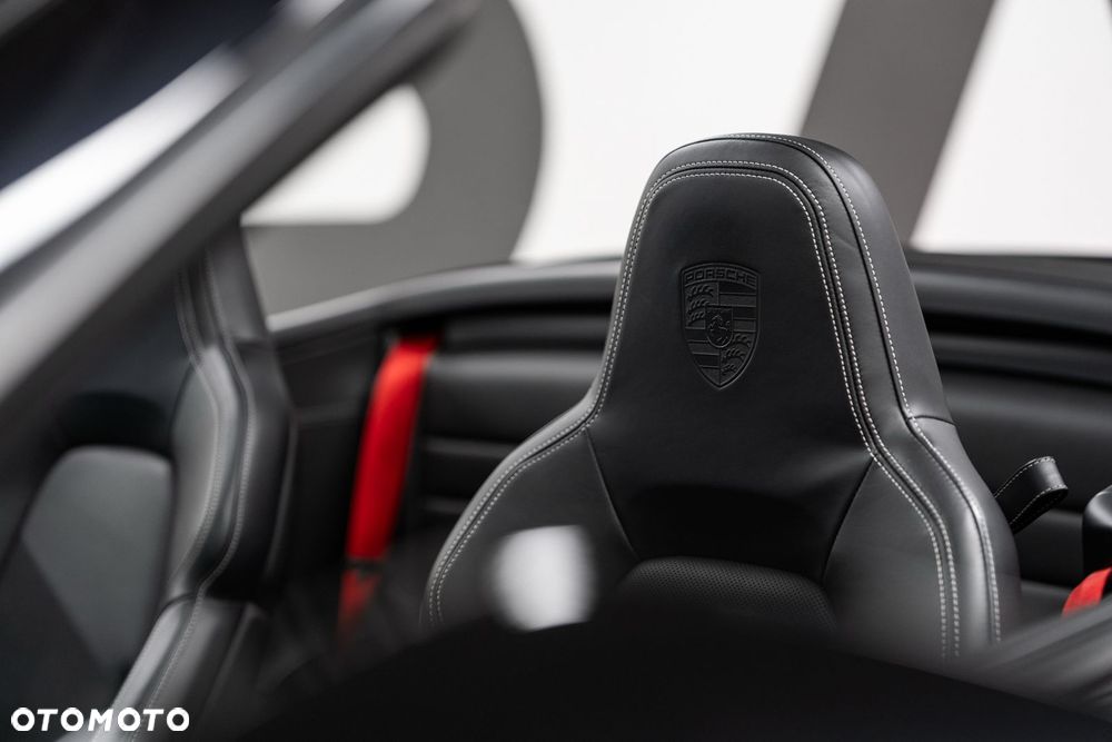 Porsche 911 Carrera 4S - 34