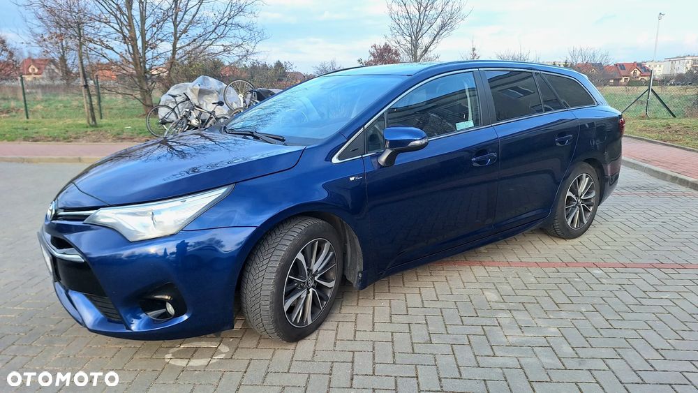 Toyota Avensis 1.8 Premium - 10