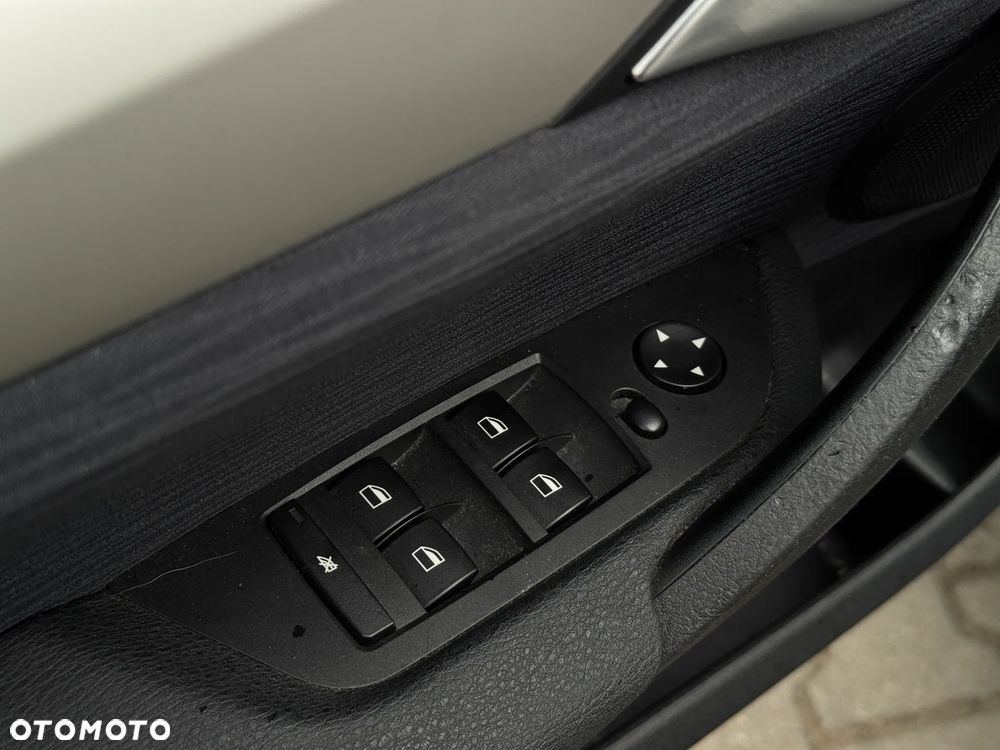 BMW X1 sDrive18d - 14