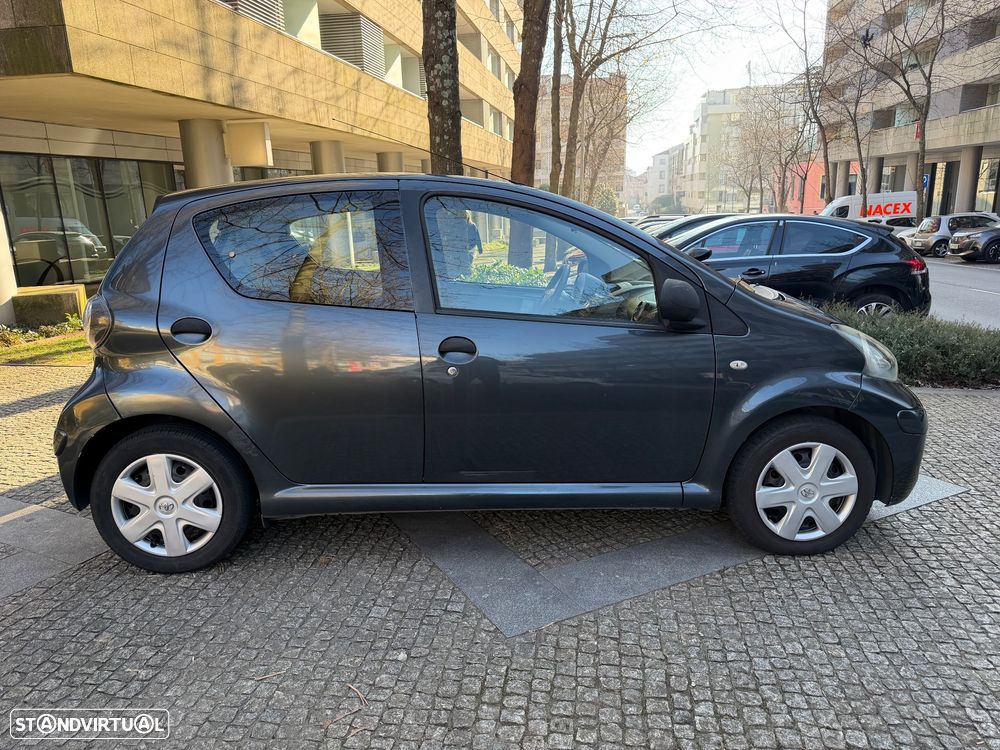 Toyota Aygo 1.0 - 10