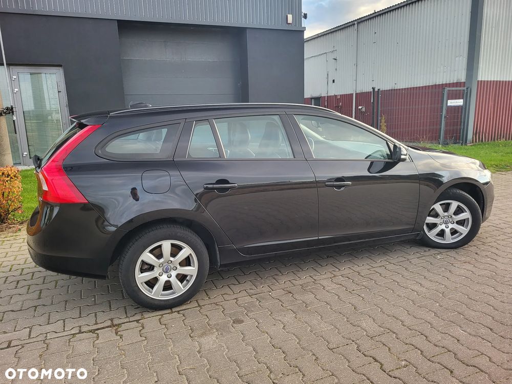Volvo V60 D2 Momentum - 24