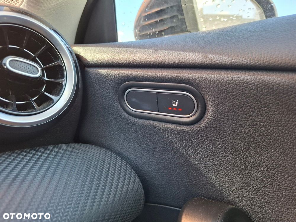 Mercedes-Benz CLA - 12