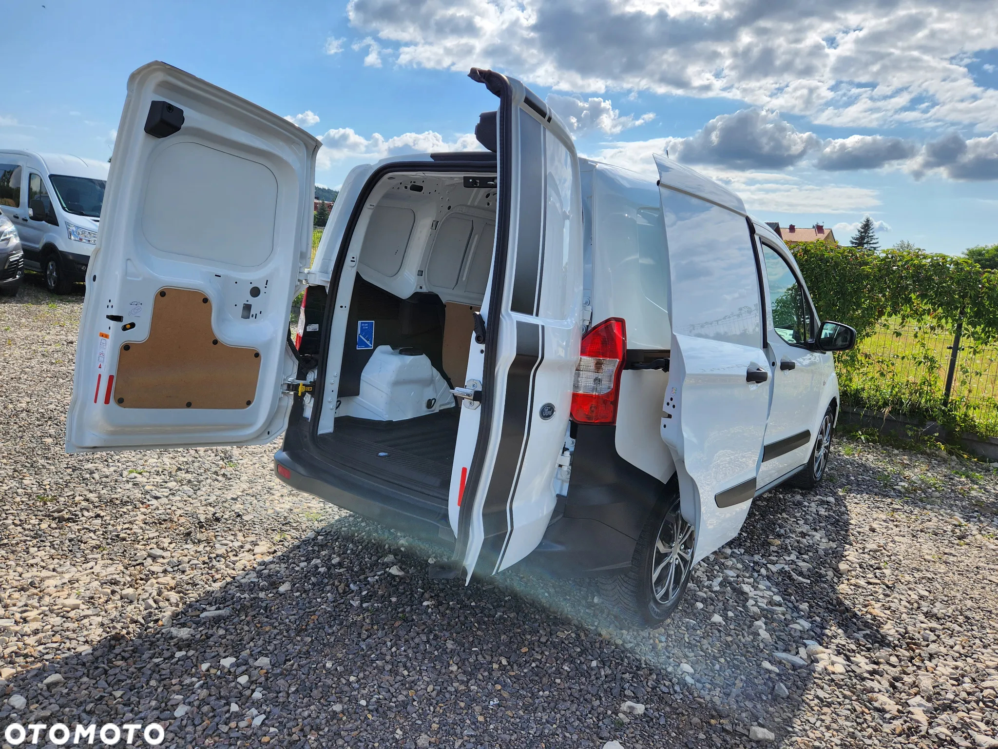 Ford Transit courier - 31
