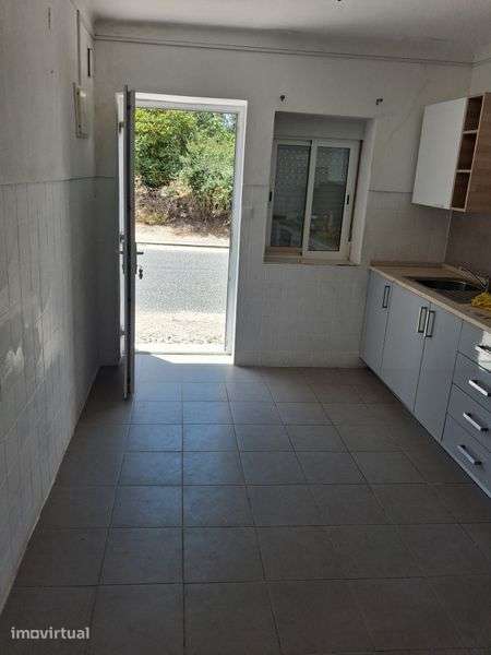 Moradia com 2 Quartos e quintal - Grande imagem: 4/12