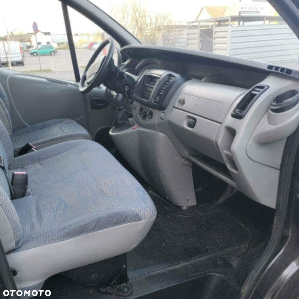 Renault Trafic Passenger - 8