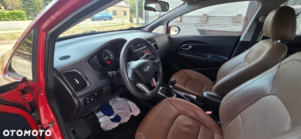 Kia Rio 1.2 Fifa World Cup Edition - 32