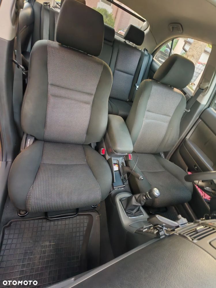 Toyota Avensis 2.0 D-4D Sol - 8