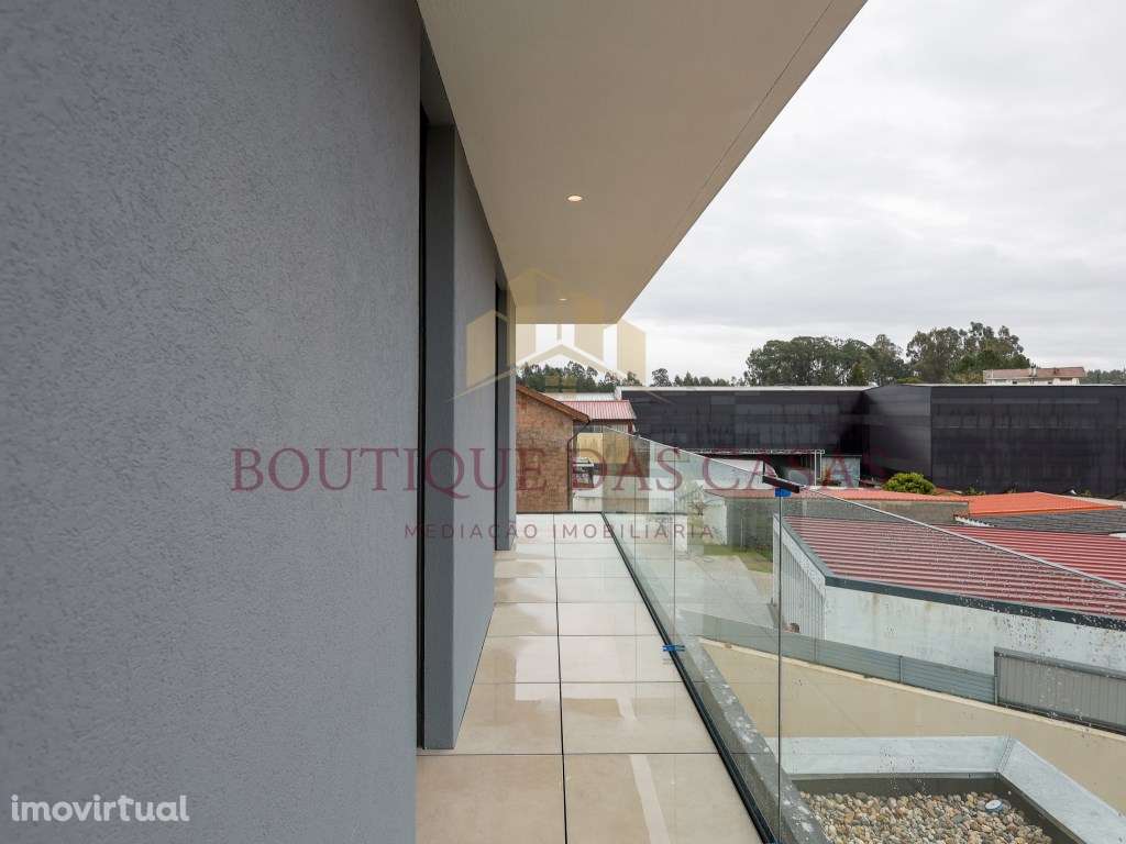 Moradia T4+1 de luxo - Pedroso - Grande imagem: 4/53