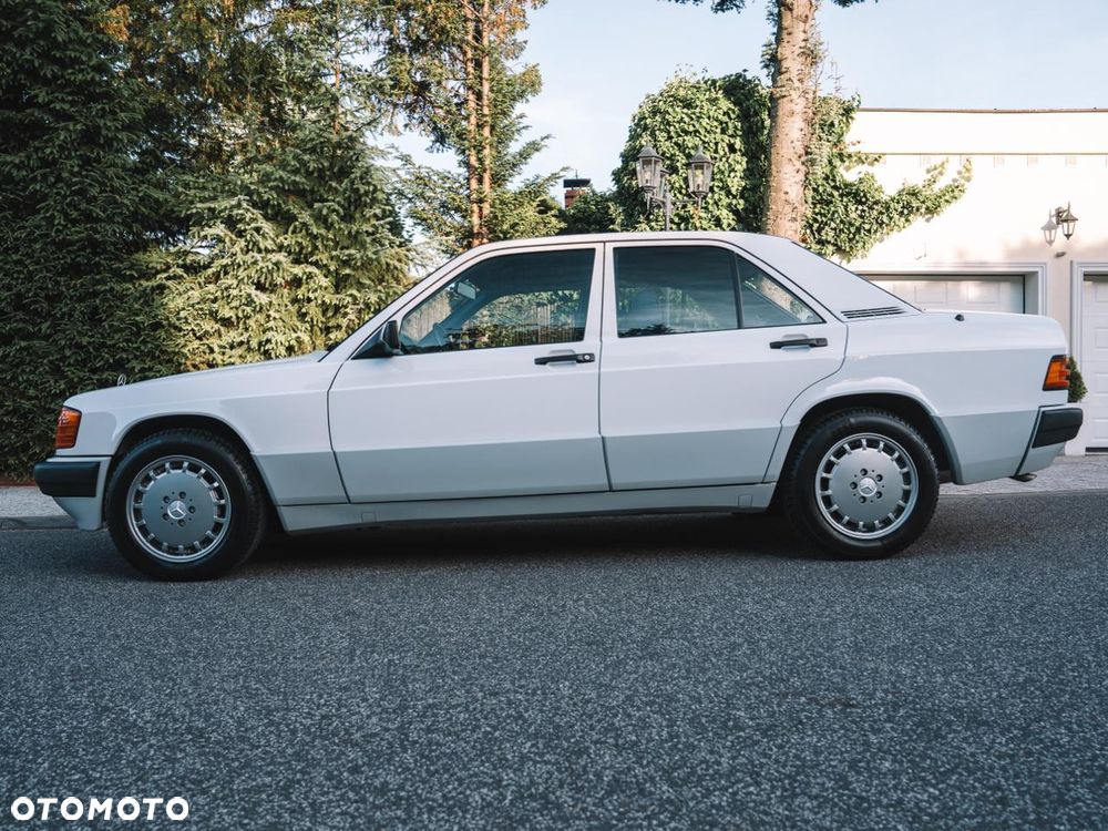 Mercedes-Benz W201 (190) - 3