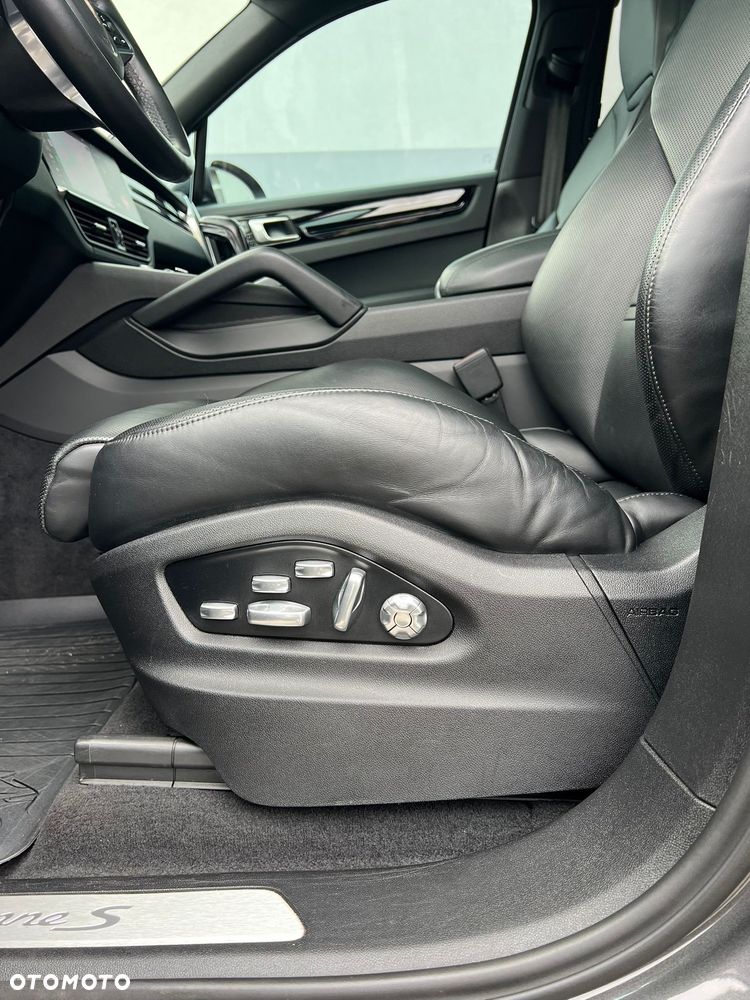 Porsche Cayenne - 16