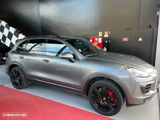 Porsche Cayenne S E-Hybrid - 3