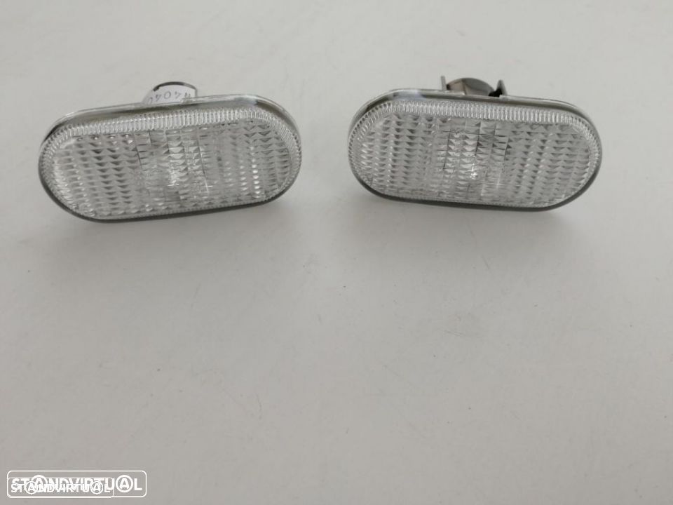 piscas farolim  brancos  guarda lamas  renault clio II 2  / scenic / kangoo / megane (novos) - 1