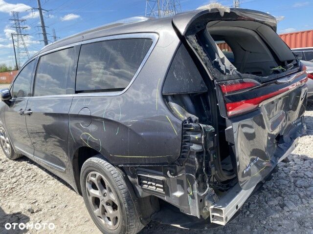 Chrysler Pacifica - 23