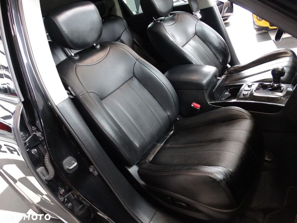 Infiniti QX70 - 14