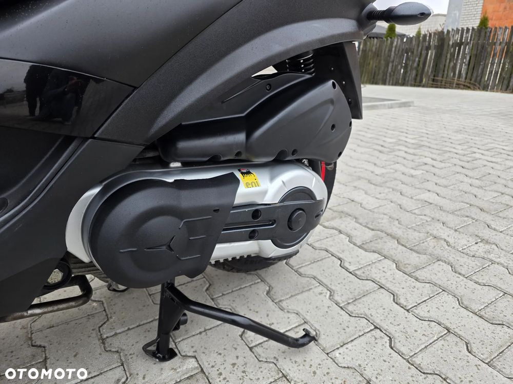 Piaggio MP-3 - 8