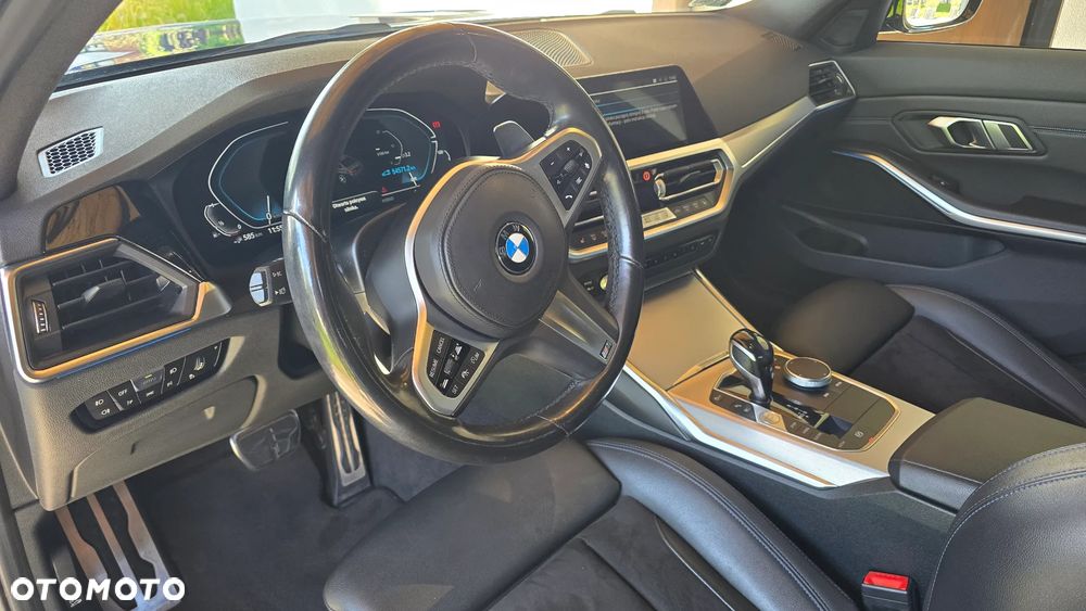 BMW Seria 3 330e xDrive M Sport sport - 24