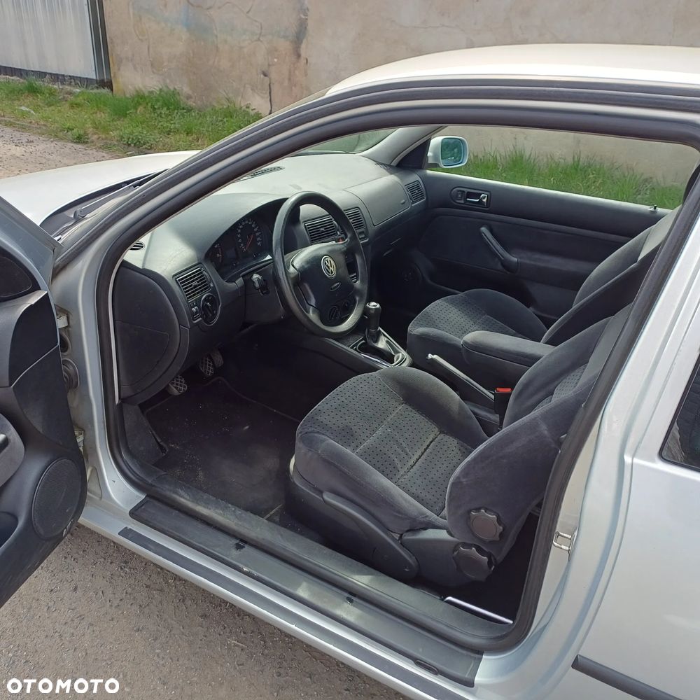 Volkswagen Golf 1.6 - 9