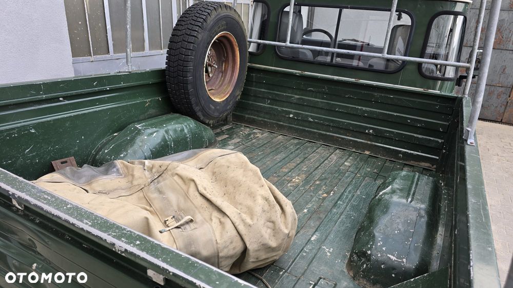 Land Rover Defender - 8