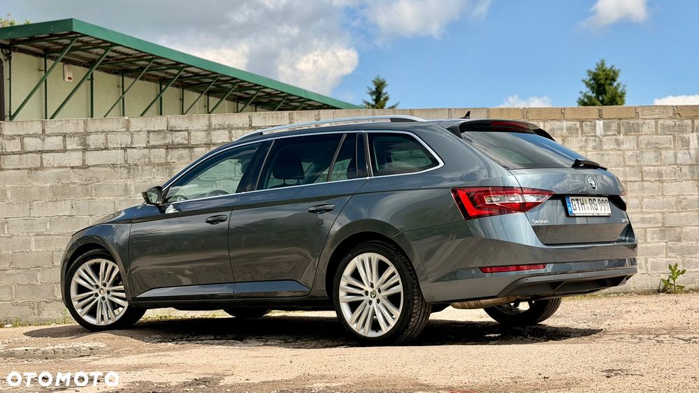 Skoda Superb 2.0 TDI Premium Edition - 14