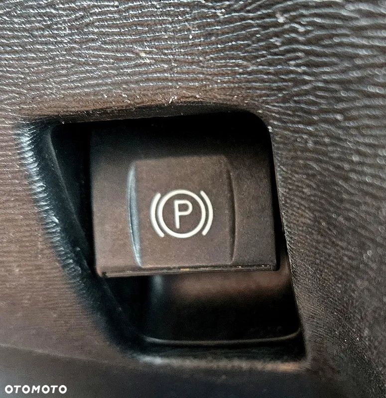 Toyota Avensis 2.0 D-4D Premium - 25