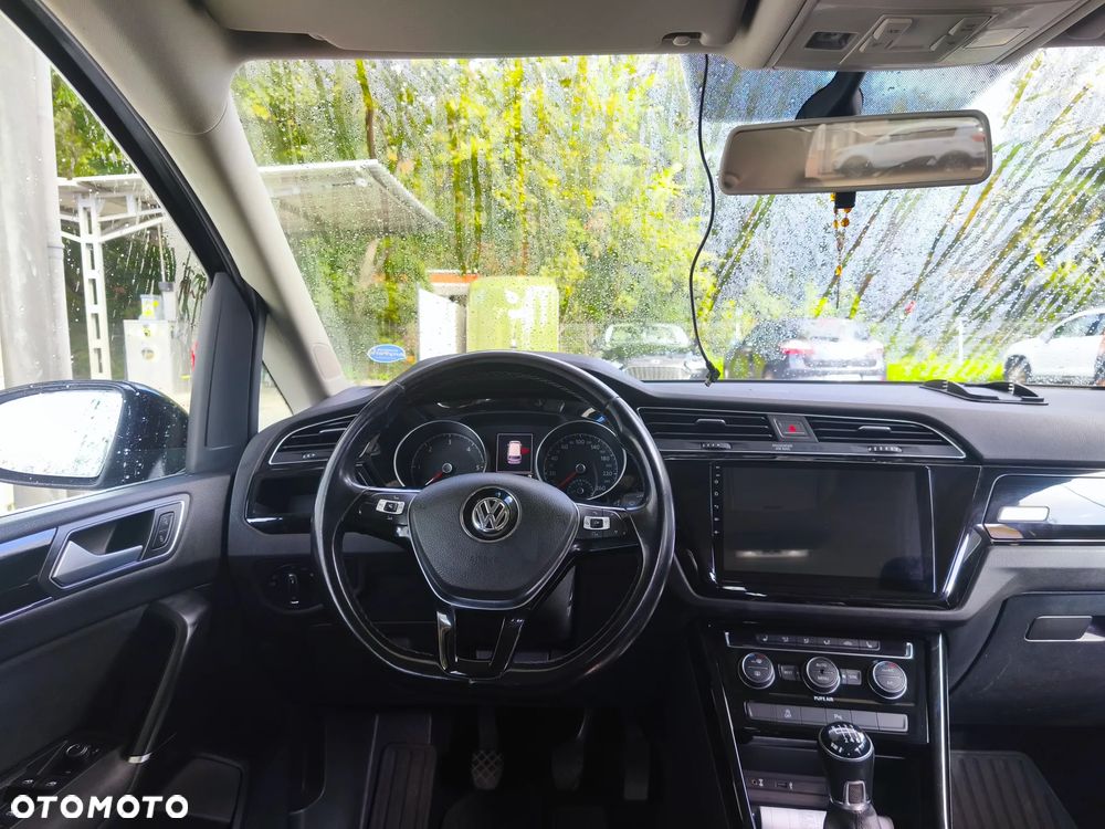 Volkswagen Touran 2.0 TDI SCR Highline - 28