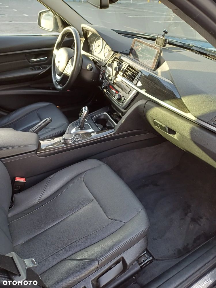 BMW Seria 3 ver-320d-efficient-dynamics-luxury-line - 10
