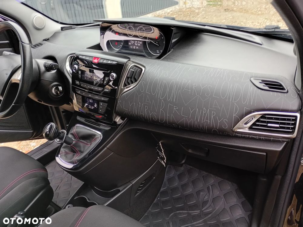 Lancia Ypsilon - 7