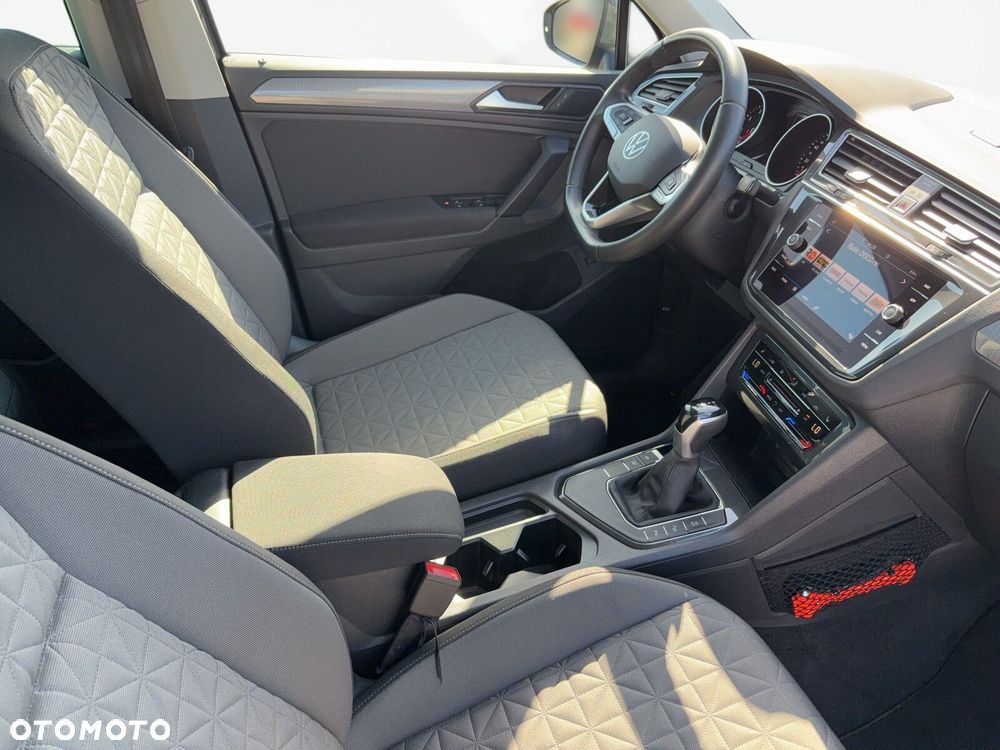 Volkswagen Tiguan - 12