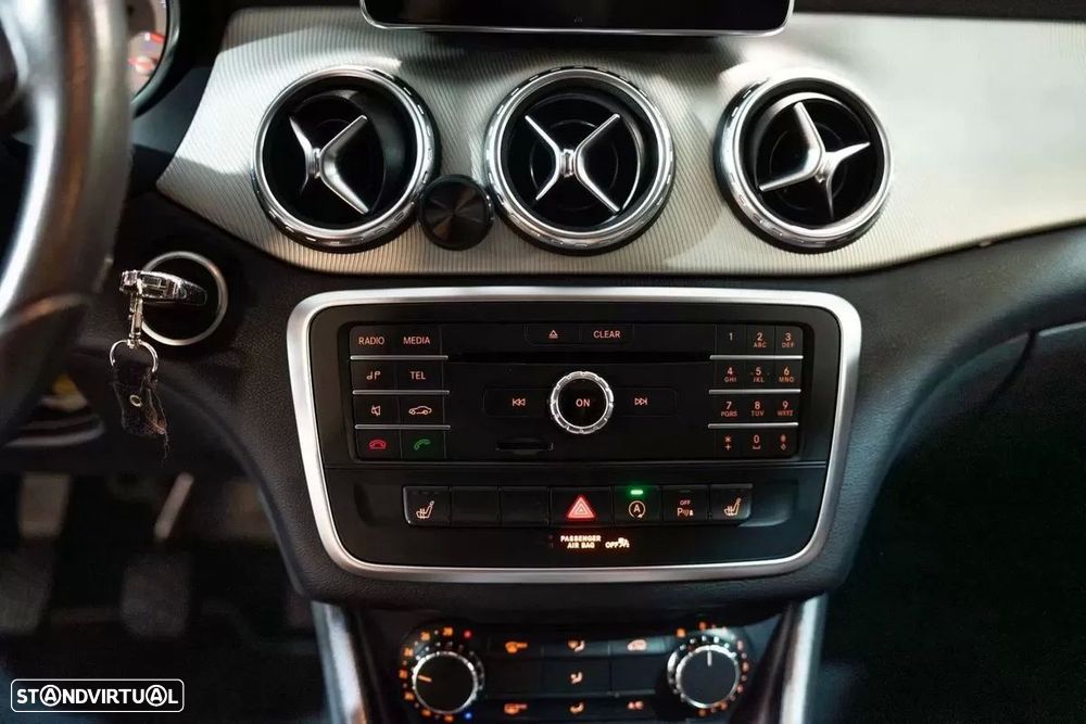 Mercedes-Benz GLA 180 CDI Urban - 16