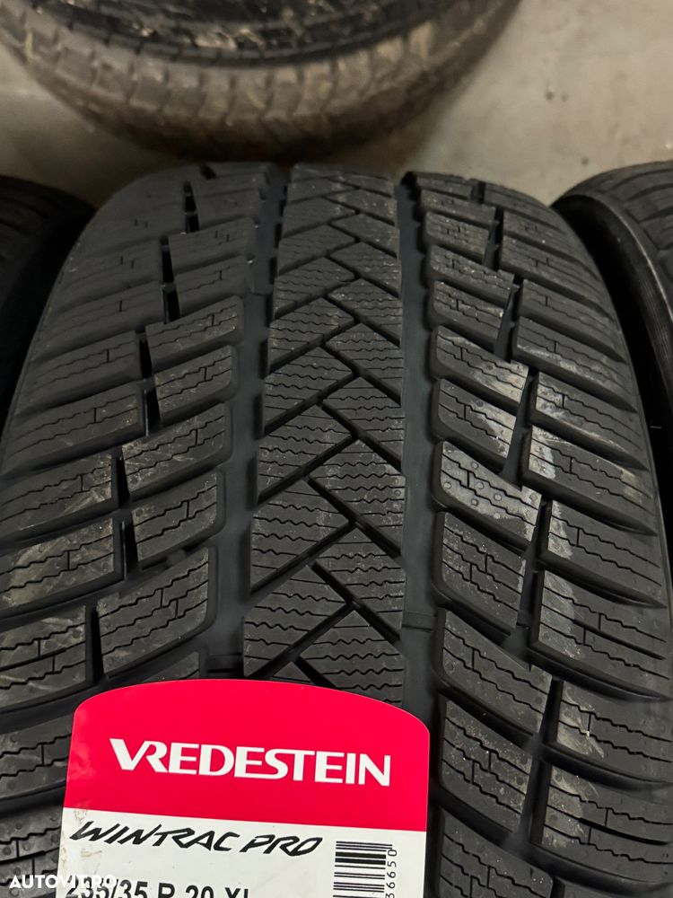 Vând 4 anvelope 235/35/20 vredestein de iarnă noi - 4