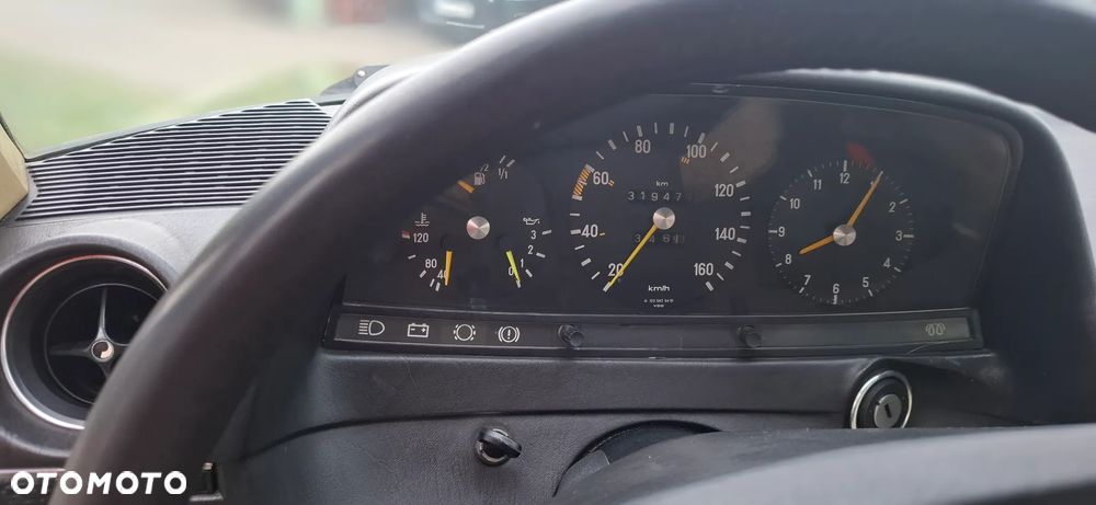 Mercedes-Benz 280 - 23
