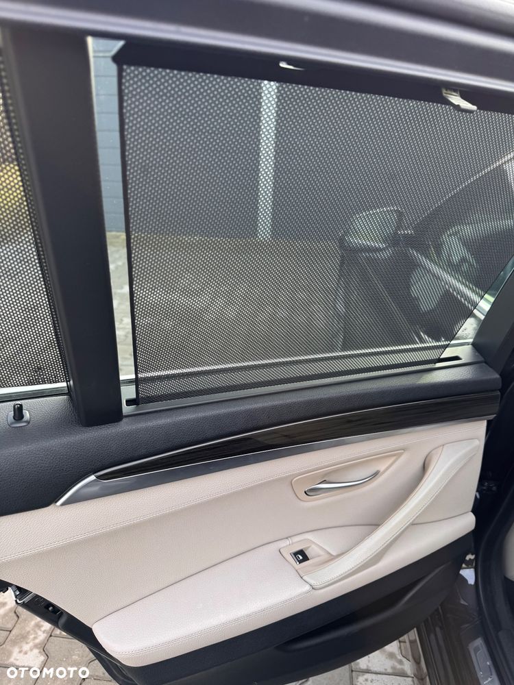 BMW Seria 5 525d Luxury Line - 10