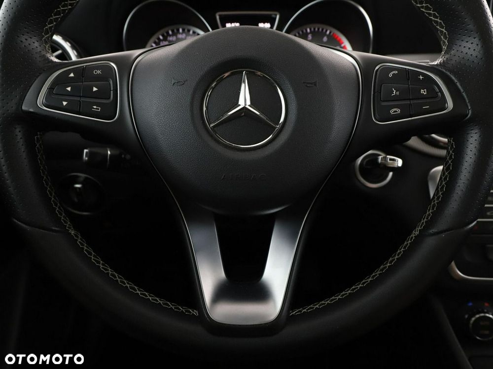 Mercedes-Benz GLA 200 7G-DCT - 22