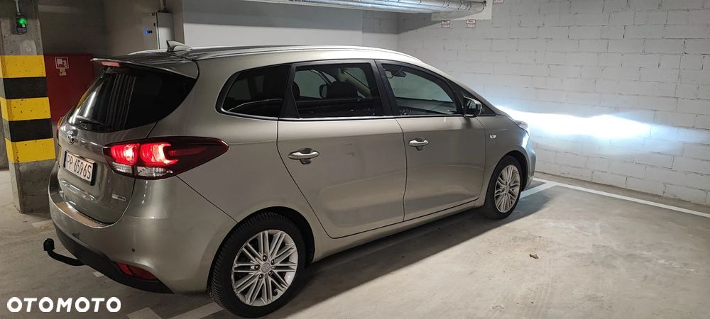 Kia Carens - 8