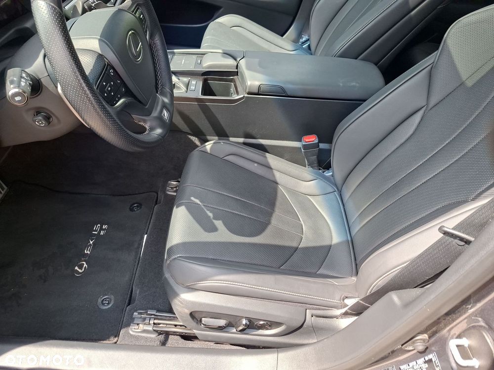 Lexus ES 300h F Sport Edition - 11