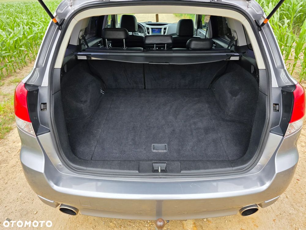 Subaru Legacy 2.5i GT - 32