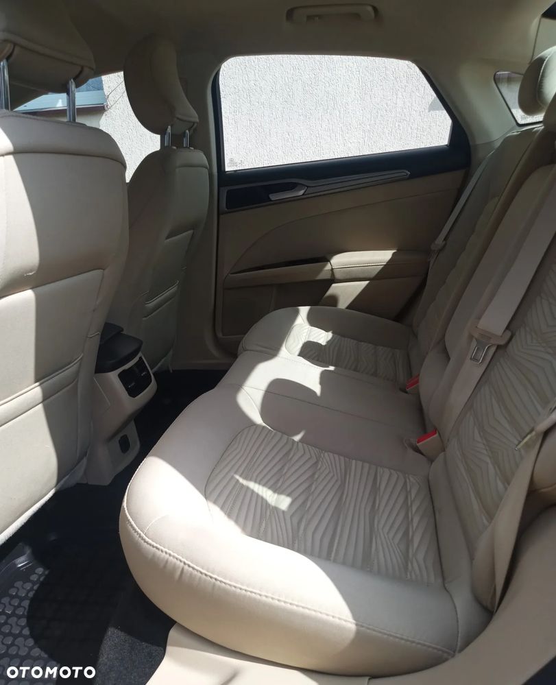 Ford Fusion - 13
