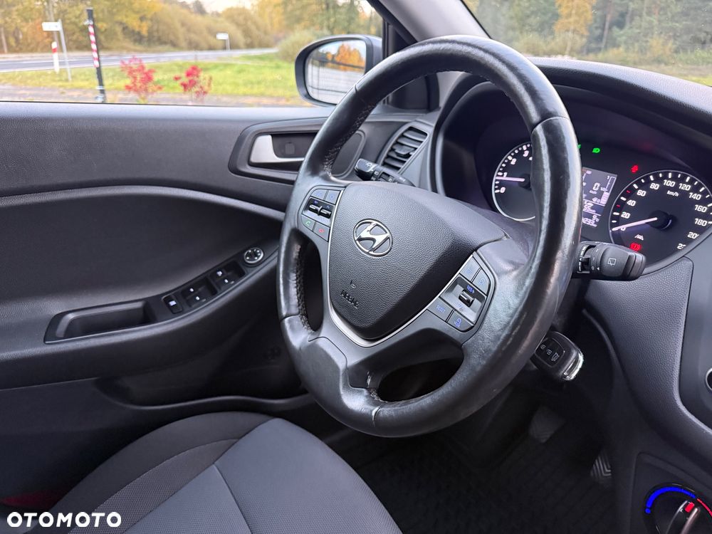 Hyundai i20 blue 1.2 Trend - 26