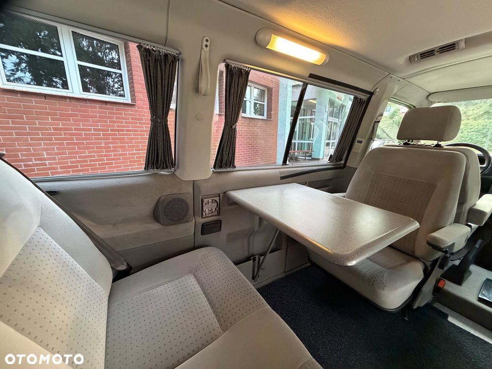 Volkswagen Multivan - 25