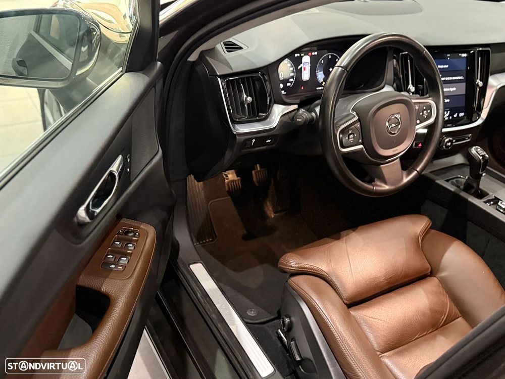 Volvo V60 D3 Momentum Pro - 24