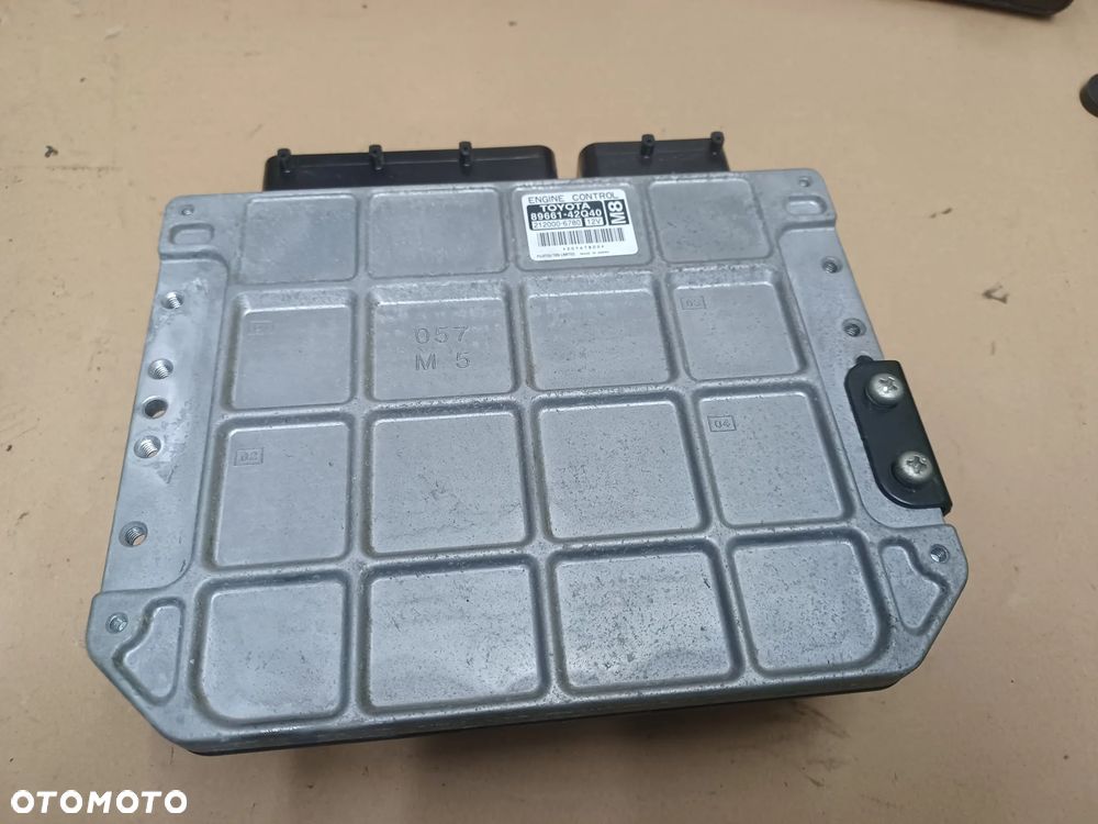 STEROWNIK SILNIKA RAV4 III 2.O VVTI 8966142Q40 - 1