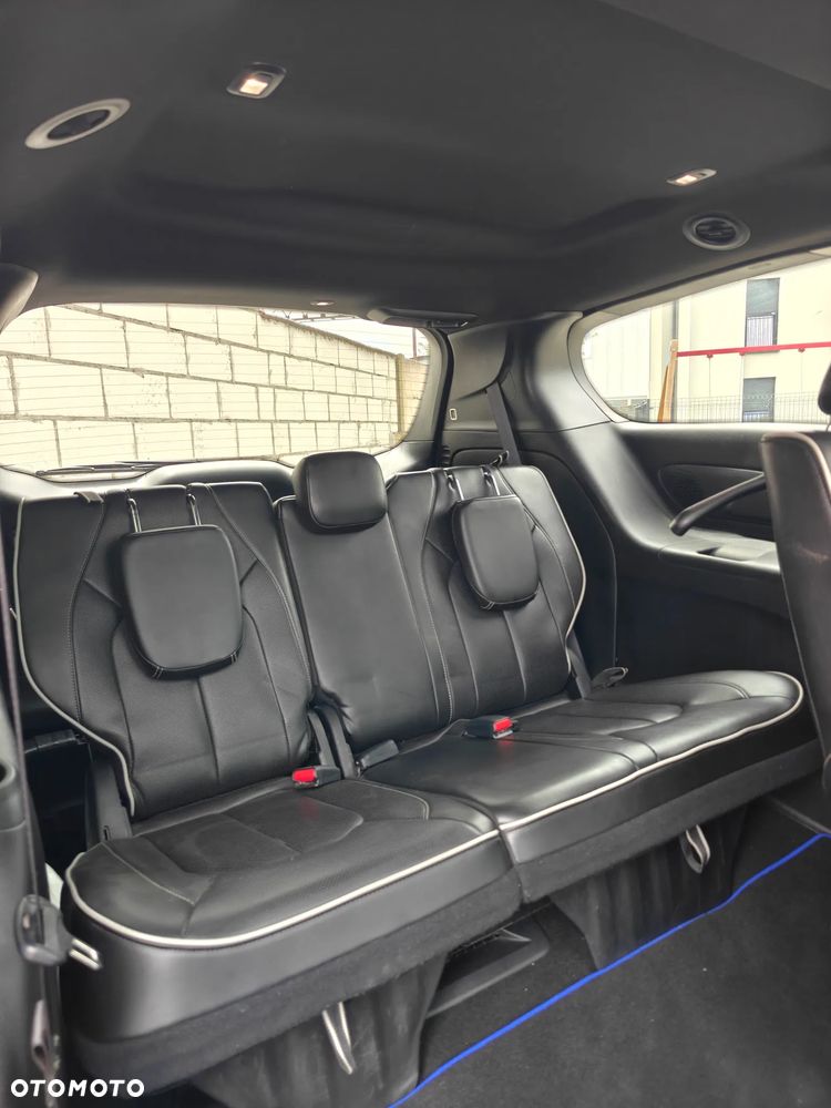 Chrysler Pacifica - 29