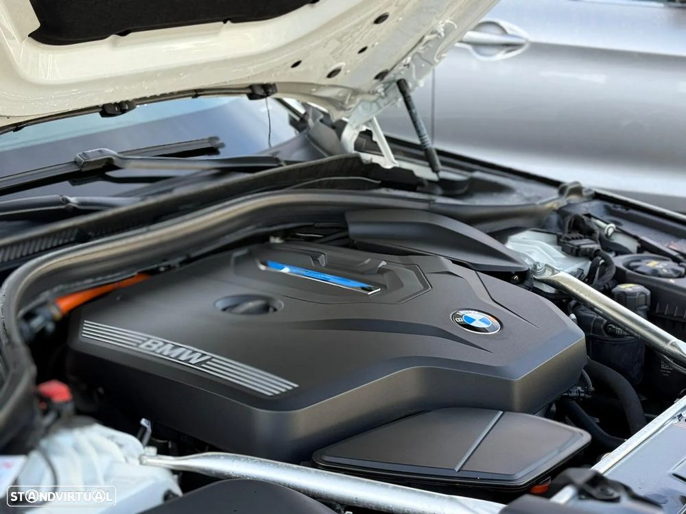 BMW 530 e Pack M - 16