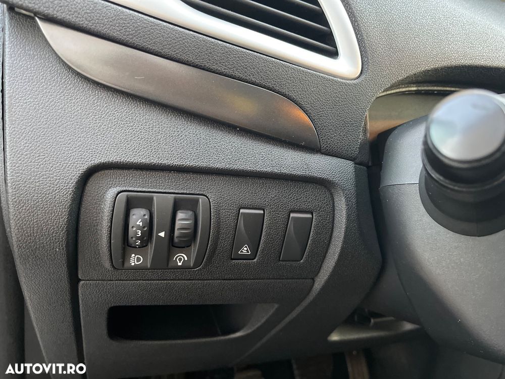 Renault Scenic 1.9 dCi FAP Dynamique - 12