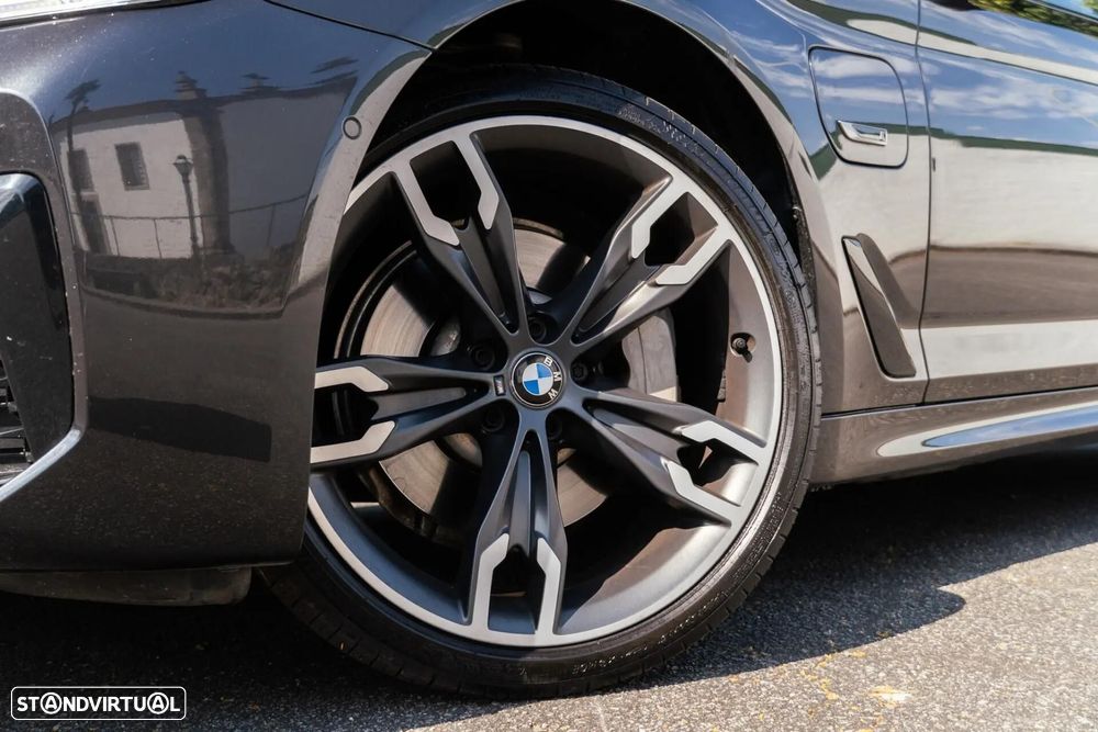 BMW 530 e Pack M - 32