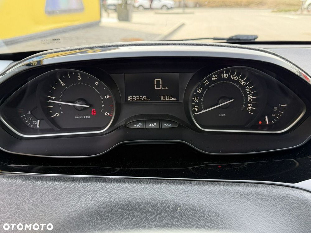 Peugeot 208 BlueHDi 100 Active - 28
